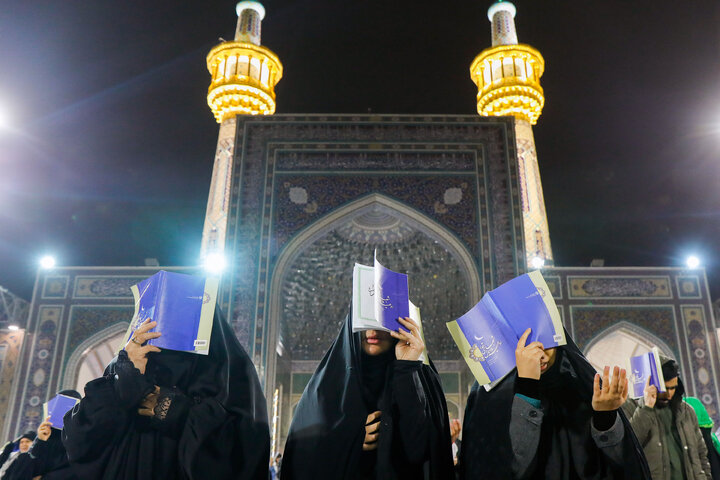 گزارش تصویری | مراسم احیا شب بیست و سوم ماه مبارک رمضان در حرم مطهر رضوی(1)
