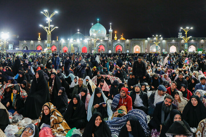 گزارش تصویری | مراسم احیا شب بیست و سوم ماه مبارک رمضان در حرم مطهر رضوی(1)