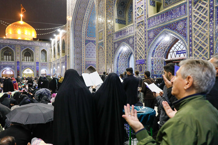 گزارش تصویری | مراسم احیا شب بیست و سوم ماه مبارک رمضان در حرم مطهر رضوی(1)