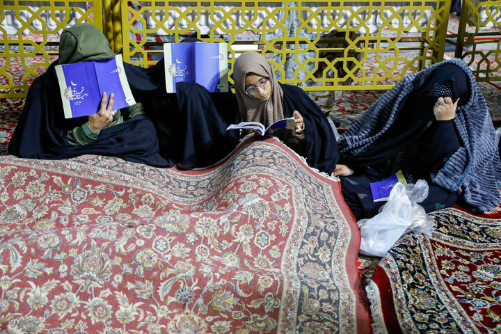 گزارش تصویری | مراسم احیا شب بیست و سوم ماه مبارک رمضان در حرم مطهر رضوی(1)
