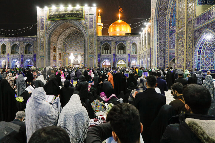 گزارش تصویری | مراسم احیا شب بیست و سوم ماه مبارک رمضان در حرم مطهر رضوی(1)