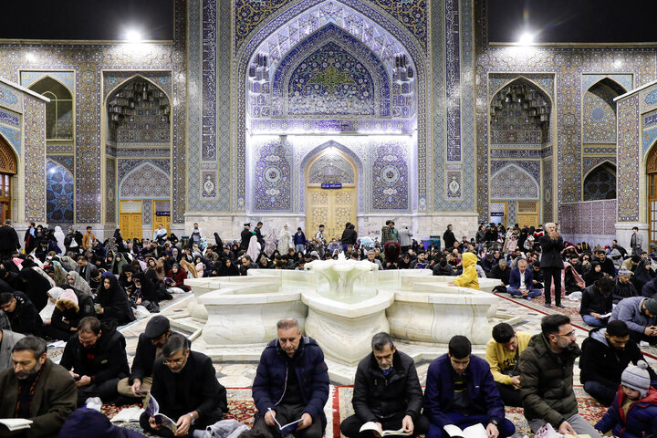 گزارش تصویری | مراسم احیا شب بیست و سوم ماه مبارک رمضان در حرم مطهر رضوی(1)