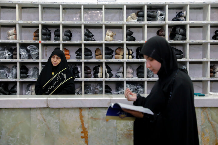 خدمت‌رسانی به زائران بارگاه منور رضوی در شبهای قدر