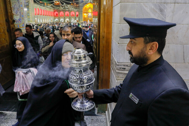 خدمت‌رسانی به زائران بارگاه منور رضوی در شبهای قدر