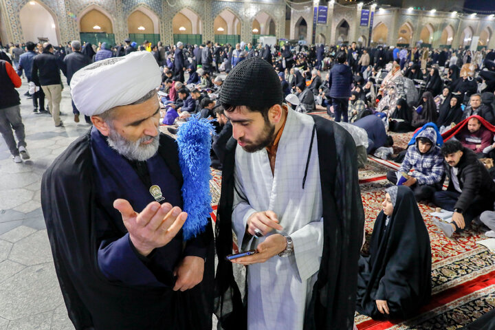 خدمت‌رسانی به زائران بارگاه منور رضوی در شبهای قدر