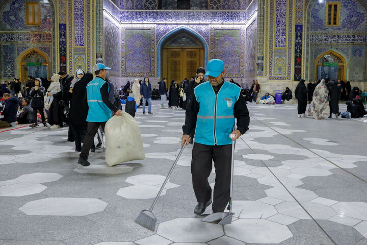 خدمت‌رسانی به زائران بارگاه منور رضوی در شبهای قدر