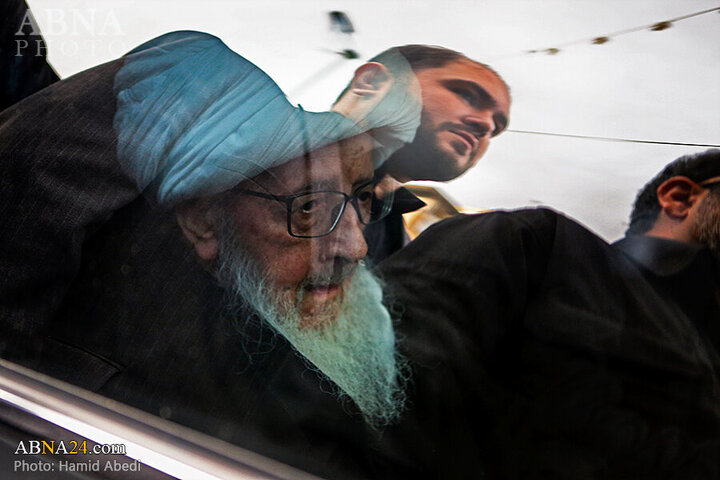 Photos: Ayatollah Vahid Khorasani attends Imam Ali mourning procession