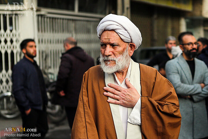 Photos: Ayatollah Vahid Khorasani attends Imam Ali mourning procession