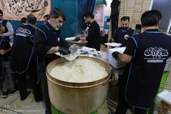 Photos: Preparing, distributing iftar meals, food packages to needy people in Isfahan