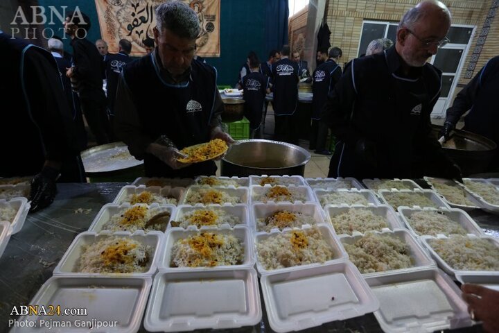 Photos: Preparing, distributing iftar meals, food packages to needy people in Isfahan