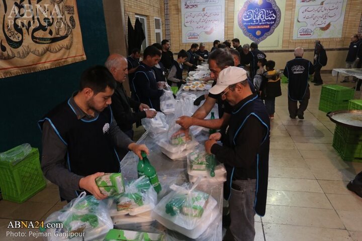 Photos: Preparing, distributing iftar meals, food packages to needy people in Isfahan