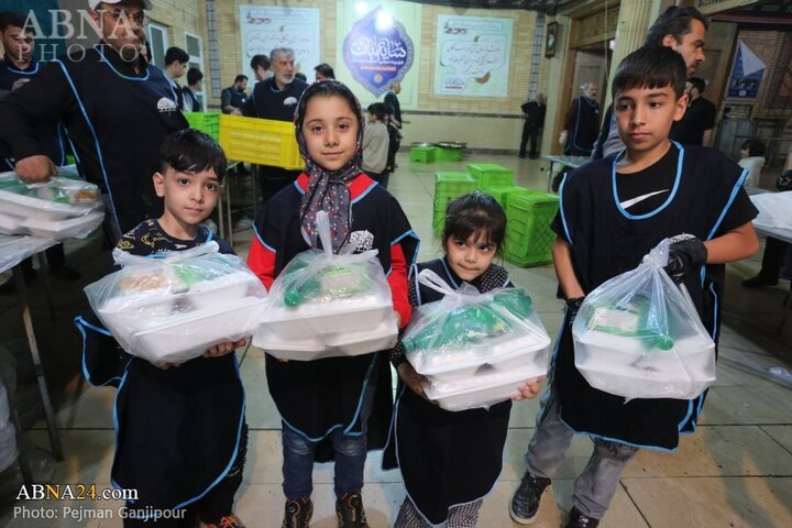 Photos: Preparing, distributing iftar meals, food packages to needy people in Isfahan
