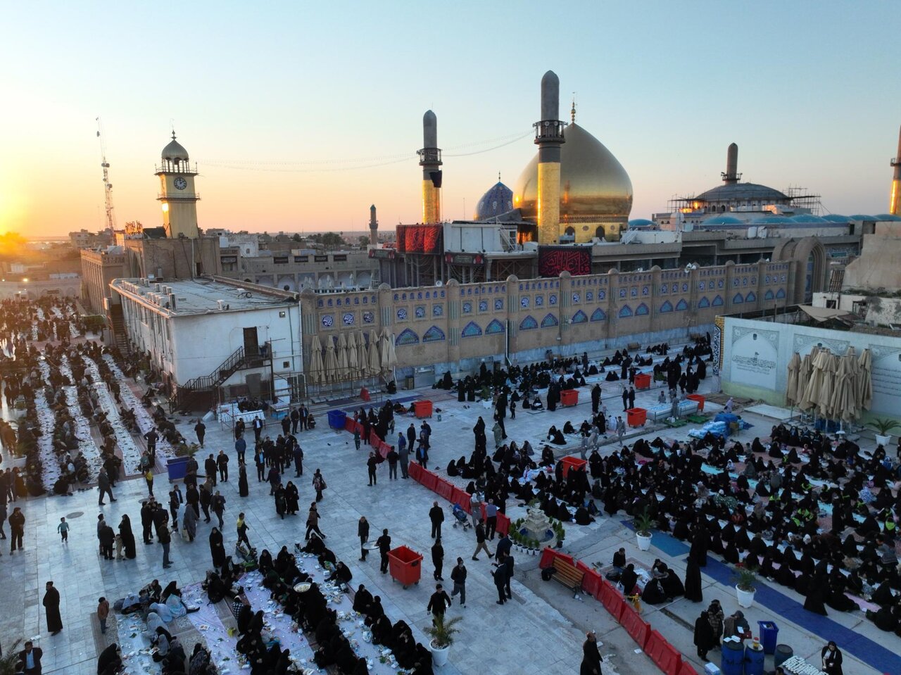 Al-Abbas Holy Shrine hosted an Iftar banquet for Samarra visitors in five different places (+Photos)