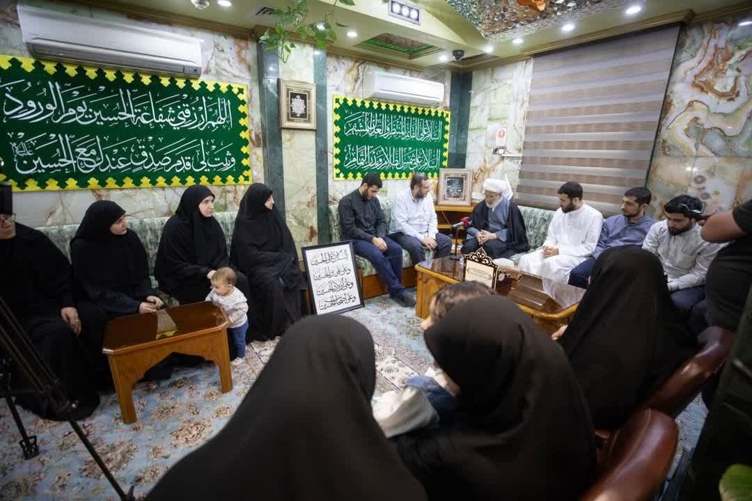 دیدار نماینده آیت‌الله سیستانی با خانواده‌های فلسطینی در کربلا