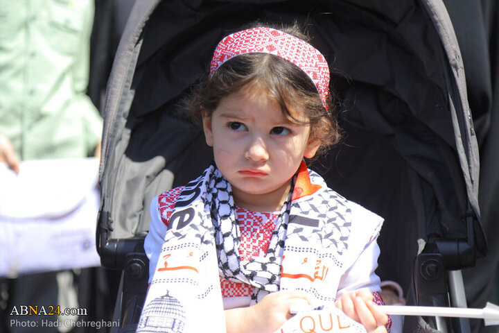 Photos: Foreign seminary students attend International Quds Day march in Qom