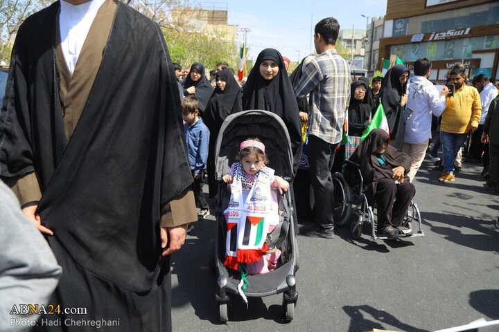 Photos: Foreign seminary students attend International Quds Day march in Qom