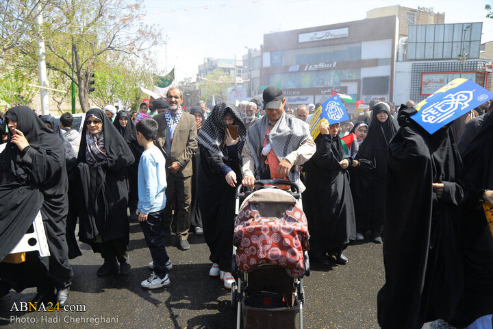 Photos: Foreign seminary students attend International Quds Day march in Qom