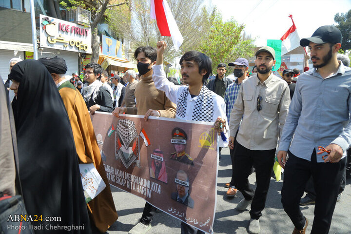 Photos: Foreign seminary students attend International Quds Day march in Qom