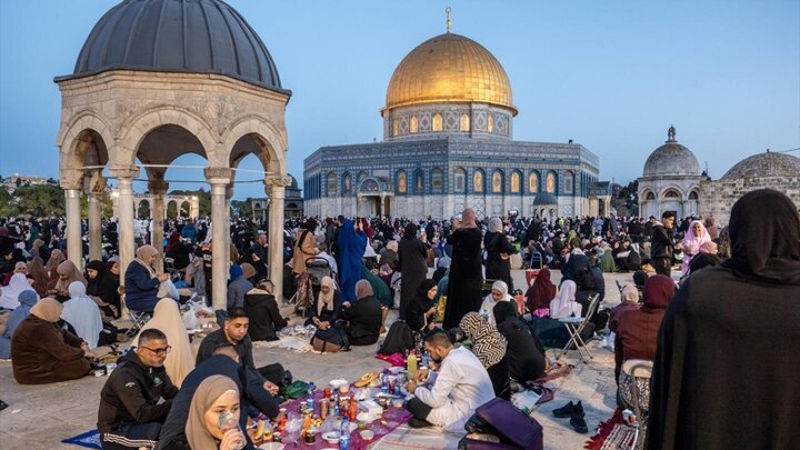 Photos: Iftar banquet in Al-Aqsa Mosque