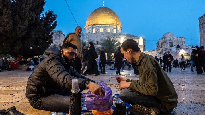 Photos: Iftar banquet in Al-Aqsa Mosque