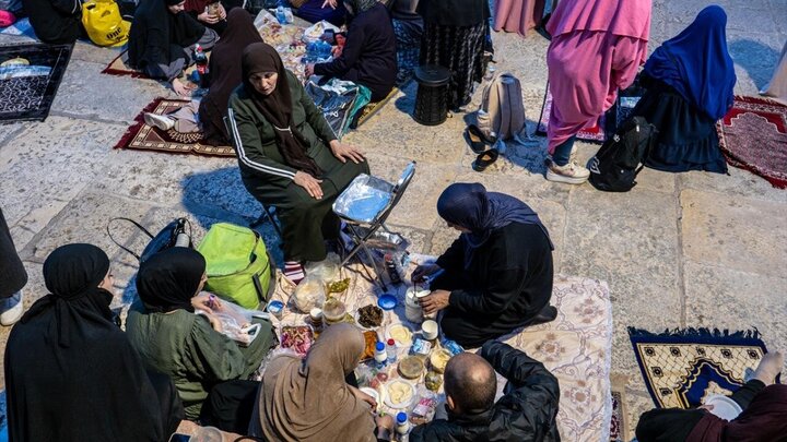 Photos: Iftar banquet in Al-Aqsa Mosque