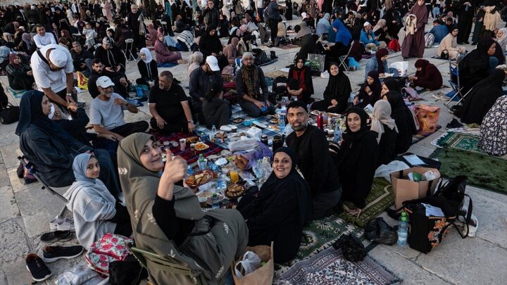 Photos: Iftar banquet in Al-Aqsa Mosque