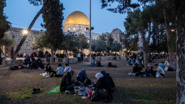 Photos: Iftar banquet in Al-Aqsa Mosque