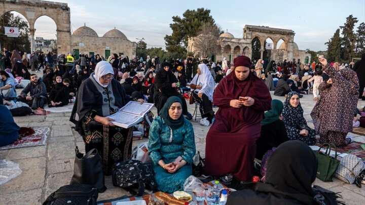 Photos: Iftar banquet in Al-Aqsa Mosque