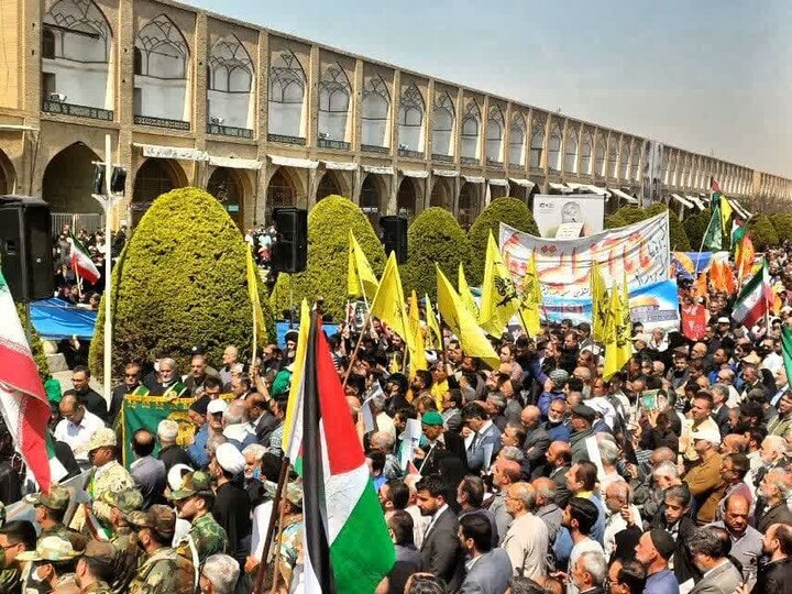 Photos: Fatemiyoun fighters, Afghan immigrants participate in Quds Day march
