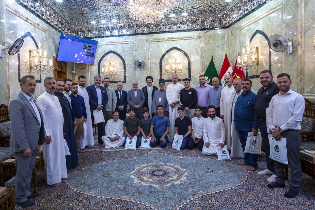 Al-Abbas Holy Shrine receives a delegation from people of Najaf Ashraf (+Photos)