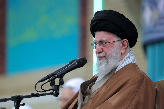 Imam Khamenei: Islamic countries must defend their rights and not allow the US to blackmail them