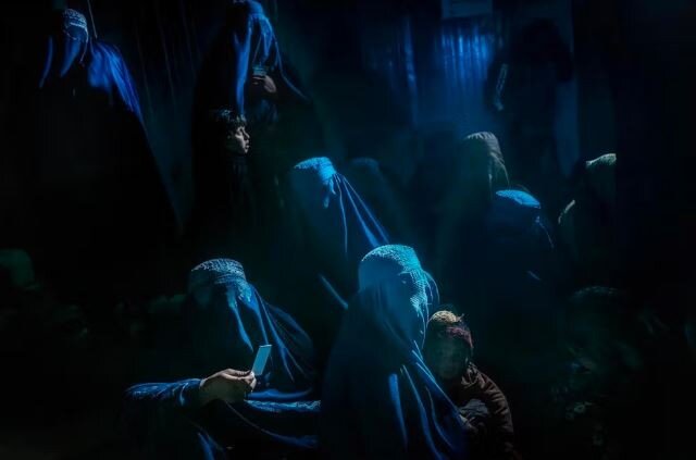 عکاس فرانسوی با مستند «افغانستان، سرزمین بدون زن» برنده جایزه راجر پیک ۲۰۲۵ شد