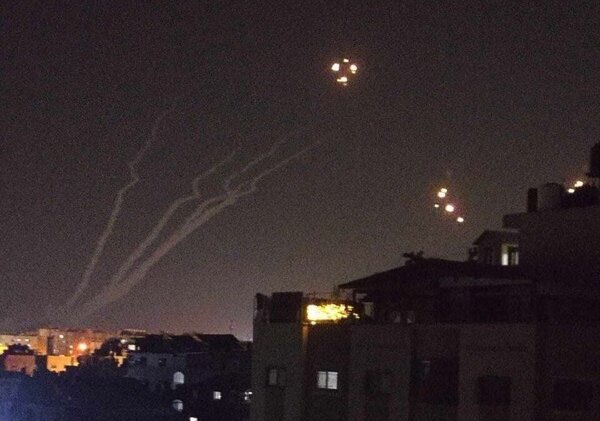 حمله راکتی گردان‌های قسام به سرزمین‌های اشغالی/ زخمی شدن ۱۲ صهیونیست در عسقلان