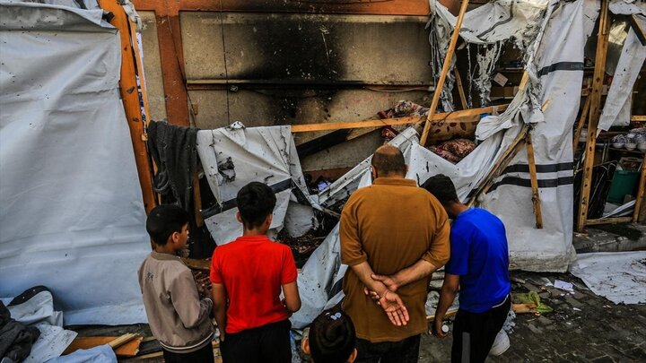 Photos: Israeli forces attack journalists' tent in Khan Yunis