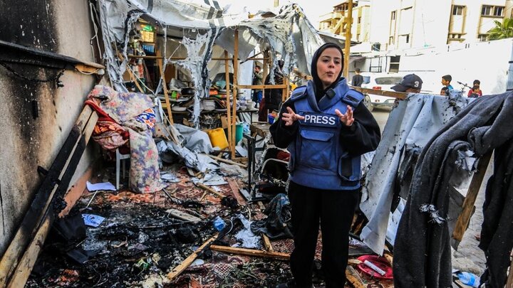 Photos: Israeli forces attack journalists' tent in Khan Yunis