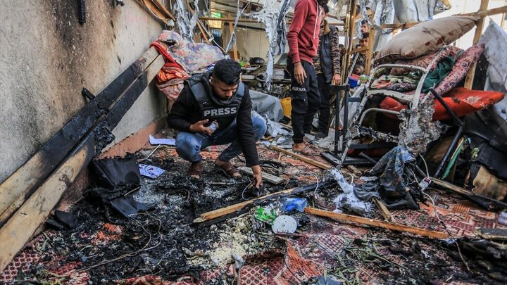 Photos: Israeli forces attack journalists' tent in Khan Yunis