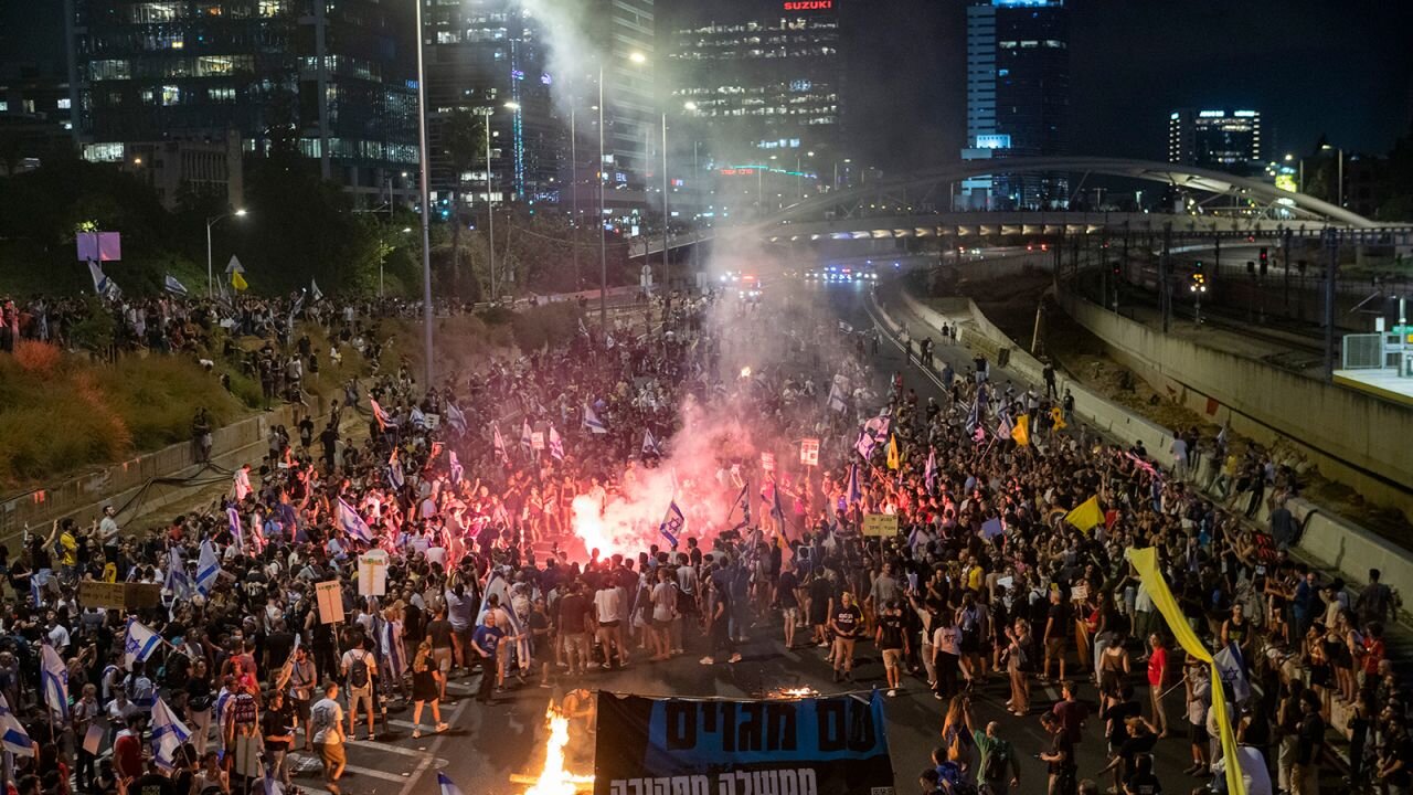 Thousands of Israeli protesters condemn resumption of Gaza war