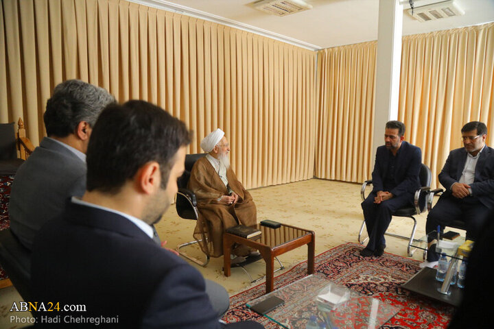 Photos: Members of Islamic Council of Qom meet with Ayatollah Javadi Amoli