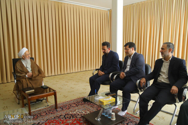 Photos: Members of Islamic Council of Qom meet with Ayatollah Javadi Amoli