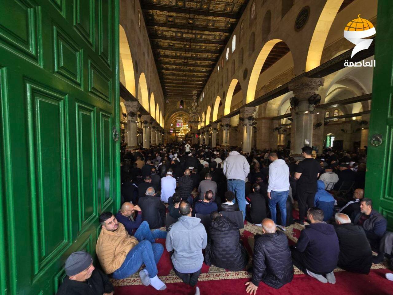 Tens of thousands perform Friday prayer at Aqsa Mosque