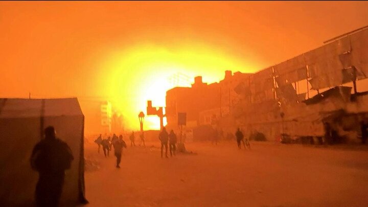 Photos: Israeli regime bombs Al-Mamdani Hospital in Gaza