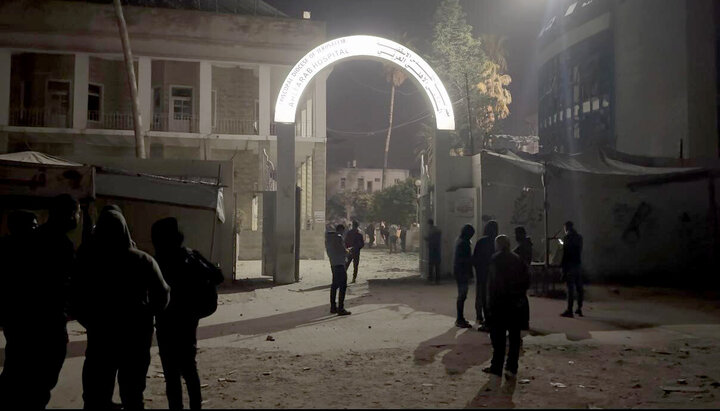 Photos: Israeli regime bombs Al-Mamdani Hospital in Gaza