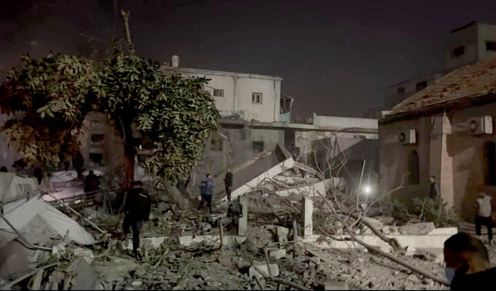 Photos: Israeli regime bombs Al-Mamdani Hospital in Gaza