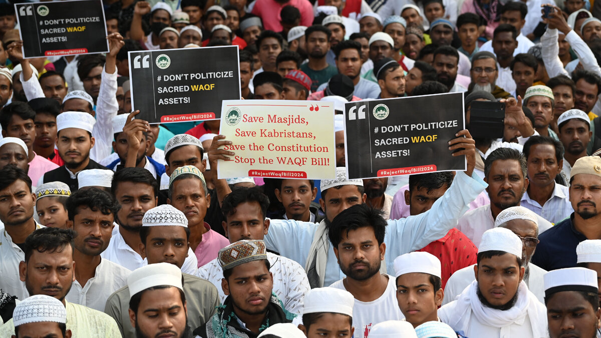 Video: Violent protests in West Bengal against Waqf Act