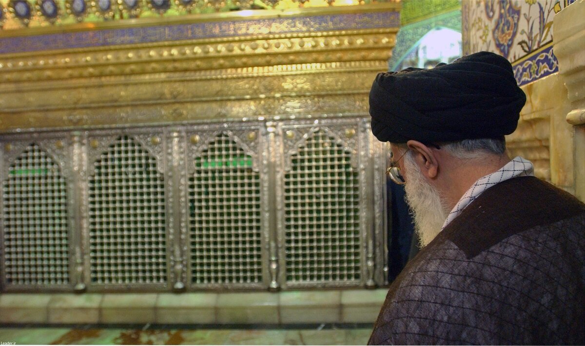 Imam Khamenei visits Hazrat Masoumeh shrine, Jamkaran Mosque in Qom