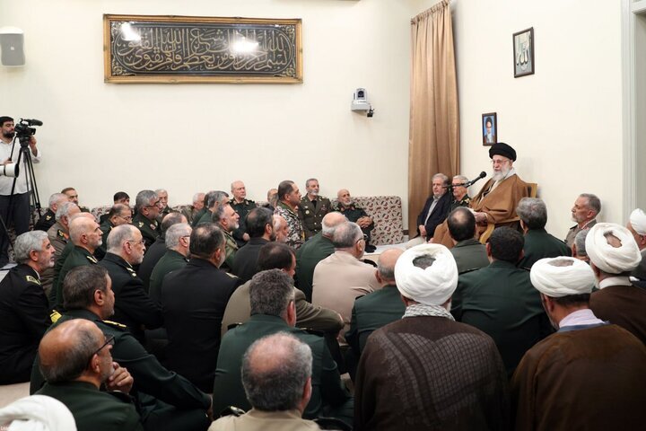 Imam Khamenei receives military commanders