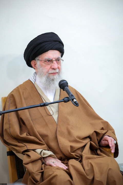 Photos: Imam Khamenei meets with commanders of Armed Forces
