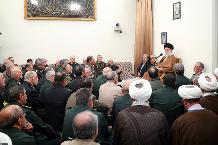 Photos: Imam Khamenei meets with commanders of Armed Forces