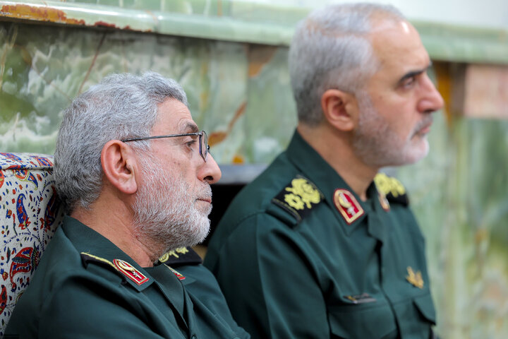 Photos: Imam Khamenei meets with commanders of Armed Forces