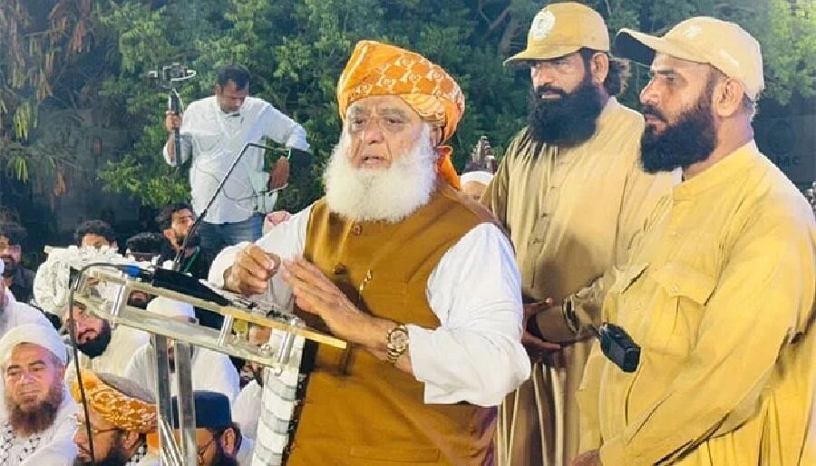 پاکستان: امت مسلمہ کو حکمرانوں کی پروا کئے بنا اسرائیل کیخلاف اٹھ کھڑا ہونا ہوگا، فضل الرحمٰن